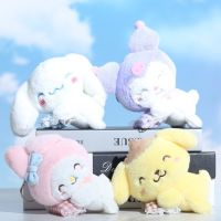 ของเล่นตุ๊กตาผ้ากำมะหยี่ Sanrio 4ชิ้นจี้พวงกุญแจทำนอง Kuromi Cinnamoroll