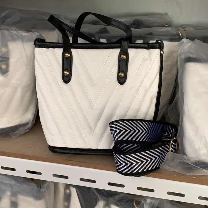 กระเป๋าสะพาย-sale-ราคาถูก-สีขาว-กระเป๋าผู้หญิง-กระเป๋าถือ-เกาหลี-ราคาถูก-กระเป๋าคาด-กระเป๋าแฟชั่น