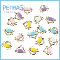 PETIBAG 40pcs ธีมทะเล เครื่องรางปู 40ชิ้นค่ะ สีแบบสุ่ม ชีวิตทะเล ดีไอวาย การทำเครื่องประดับ สำหรับผู้หญิง