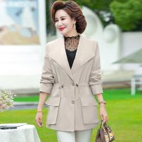 ☬ Western style middle-aged mother put the spring and autumn period and the type of middle-aged and old womens trench coat big yards tidal autumn autumn coat coat