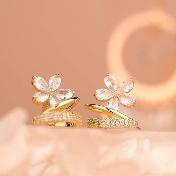 ต่างหูดีไซน์ดอกไม้ห้ากลีบสดและเรียบง่ายเวอร์ชั่นเกาหลีพร้อมต่างหูเพชร-pretty-girl-jewelry