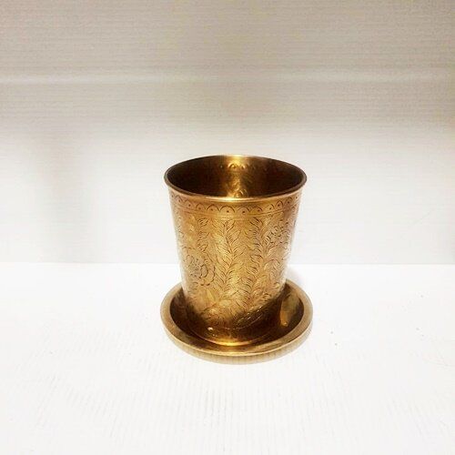 ชุดแก้วทองเหลืองตอกลาย-สูง-9-cm-พร้อมจานรองแก้ว