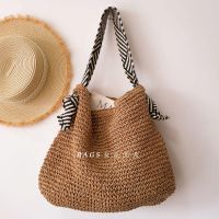 Uniqlo New Fashion version Korean style ins straw woven bag 2023 new hand-woven armpit bag versatile navy blue bag with hand-held woven bag