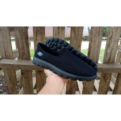 *Skechers รองเท้าสลิปออน สีดํา เรียบง่าย ผลิตในเวียดนาม