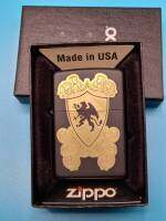 ZIPPO 28793 ROYAL GRIFFIN   สีดำเมทาลิค   ลายแบบเลเซอร์ลงเนื้อ    ของใหม่ไม่ผ่านการใช้งาน  มาพร้อมกล่อง  รับประกันของแท้