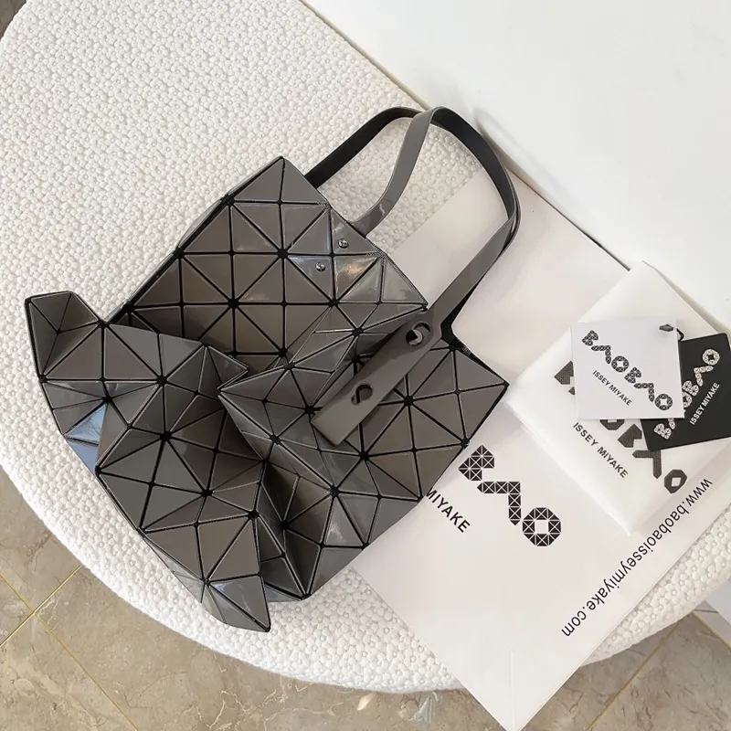 Issey Miyake with Anti-fake mark Reflective color 6✖️6 tote bag