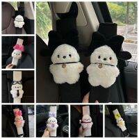 FLOW TOP ป้องกันคอไหล่ Pochacco Plush SAFETY Belt COVER ลูกสุนัขลูกสุนัข อะนิเมะ ที่หุ้มเข็มขัดนิรภัยรถยนต์แบบนุ่มการ์ตูน สายคล้องไหล่ สากลสากลสากล อุปกรณ์เสริมสำหรับรถยนต์