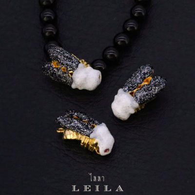 Leila Amulets แมลงภู่คำ ตาเพชร รุ่นบังเกิดทรัพย์ สีขาวดำ (พร้อมกำไลหินฟรีตามรูป)