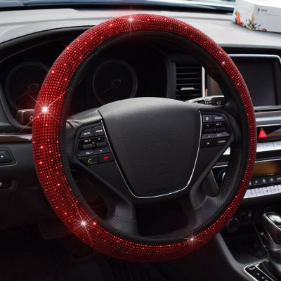 [HOT CPPPPZLQHEN 561] ปลอกหุ้มพวงมาลัยรถยนต์สีแดง Auto Diamond ที่หุ้มพวงมาลัย Bling Shining Universal สำหรับชิ้นส่วนภายใน37-38ซม. อุปกรณ์เสริมในรถยนต์