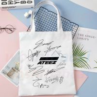 【ACD】   ATEEZ เกาหลีแฟน Kpop คอลเลกชันถุงผ้าใบสบายๆกระเป๋าขนาดใหญ่สำหรับผู้หญิงสุภาพสตรีช้อปปิ้งกระเป๋าถือพิมพ์กระเป๋าความจุขนาดใหญ่