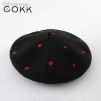 minyun COOK ฤดูใบไม้ร่วงฤดูหนาวหมวกสำหรับหมวกผู้หญิงเลดี้ขนสัตว์ Beret ปักหัวใจสีแดงแบนหมวกจิตรกรหมวกหญิง Boina นุ่ม gorras Planas