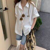 Prada เสื้อผู้หญิงอเมริกันแขนขาสั้นแบบลำลองหลวมเรียบง่ายอินเทรนด์ความยาวปานกลางปก