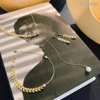 ? เครื่องประดับ Cold wind pearl necklace grain earring wet web celebrity niche design chain bracelet with contracted suit clavicle