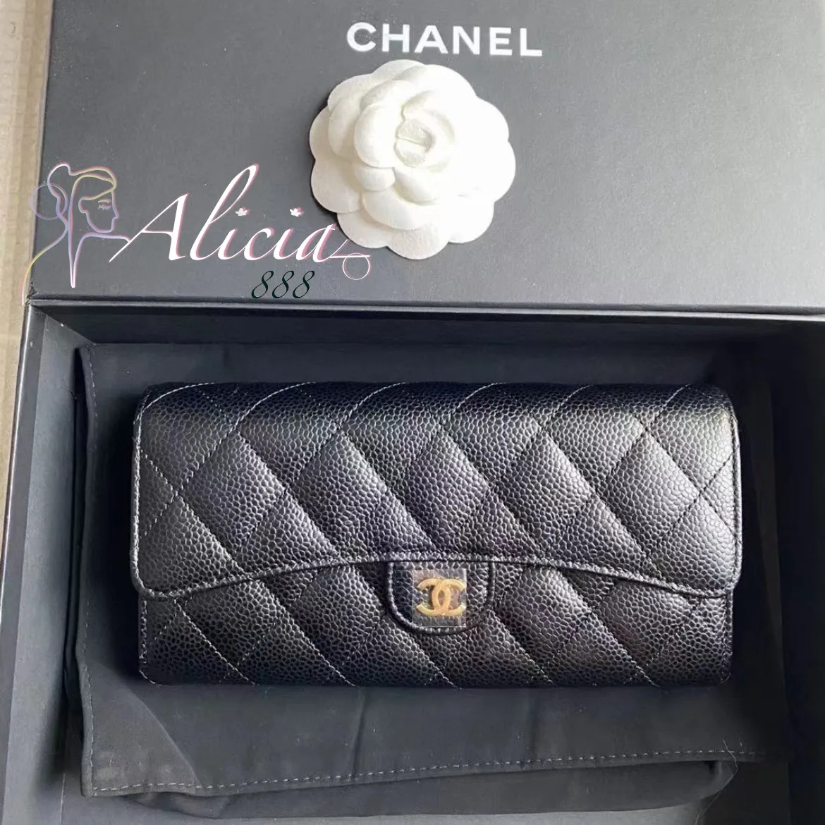 AliciaShop NEW กระเป๋าสตางค์แบบฝาปิดใบยาวทรงคลาสสิค CHANEL SARAH CLASSIC  LONG FLAP WALLET IN BLACK CAVIAR GHW AP0241 