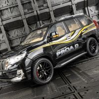 1:18 TOYOTA Prado SUV โมเดลรถโลหะผสมหล่อเหล็กของเล่นแบบออฟโรดโมเดลรถยนต์การจำลองสูงเสียงและไฟชุดของเล่นเด็กของขวัญ