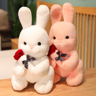 ตุ๊กตากระต่ายน่ารักขนาด30-60ซม. ตุ๊กตากระต่ายถือดอกไม้กุหลาบตุ๊กตาหนานุ่ม Rait ของขวัญคริสต์มาส