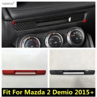 แถบตัวครอบตามแบบตกแต่งหน้าจอกลางด้านหน้า {》} ABS สำหรับ Mazda 2 Demio 2015 - 2021 Carbon / Red Accessories