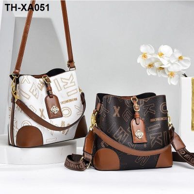 bag 2023 new luxury high-capacity fashion female hand the bill of lading shoulder high-grade joker inclined bucket carrying