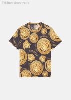 【แขนสั้นผู้ชาย】 VERSACE ผู้ชายและผู้หญิงแฟชั่นคู่ลำลองแขนสั้นเสื้อยืด