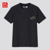 ♠Illo Uniqlo เสื้อยืดแขนสั้นพิมพ์ลายนักล่าสัตว์มอนสเตอร์สำหรับผู้ชายและผู้หญิง441491