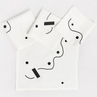 ผ้าเช็ดปากปักลายกราฟิก GRAPHIC EMBROIDERY NAPKIN SET OF 4 PCS. - OFF WHITE