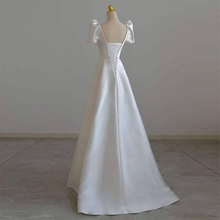 ชุดแต่งงานผ้าซาตินฝรั่งเศสใหม่ที่เรียบง่ายคอวีแขนสั้นเจ้าสาวแต่งงานฮันนีมูนเดินทางชุดสีขาว-5201712