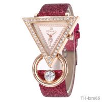 ⌚ นาฬิกา คนดังทางอินเทอร์เน็ตที่สร้างสรรค์สามเหลี่ยมหรูหรา rhinestone ฝังสายนาฬิกาผู้หญิงนาฬิกาแฟชั่นนาฬิกาควอทซ์รุ่นผู้หญิง