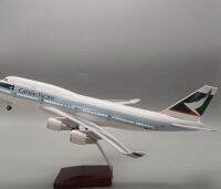 โมเดลเครื่องบิน CATHAY PACIFIC  BOING 747 ขนาด 47cm.  Scale 1:150  ทำด้วยเหล็กอัลลอย มีขาตั้งให้ มีไฟส่องสว่างในตัวเครื่องบิน (ใช้ระบบสัมผัสหรือเสียง)