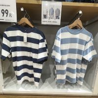 เสื้อยืดรอบคอหลวม Uniqlo เสื้อลายทางแขนสั้น E449476/449849ห้องลองเสื้อสำหรับผู้ชายและผู้หญิง