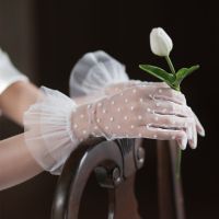 ✕⊕ Transparent Tulle Dots Wedding Bridal Gloves Ruffled Short White Wrist Brides Bridesmaid Gloves Women Marriage Accessories