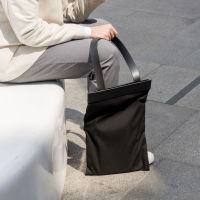 dashbrand DA24 Flat Satchel – Black กระเป๋าผ้าสะพายข้างผช มินิมอล สีดำ Minimal Fabric Bag (สายสะพายเป็นหนังแท้) มีรับประกัน