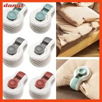 DANGL 6 Pcs ไร้เข็ม หัวเข็มขัดสำหรับที่นอน พลาสติกทำจากพลาสติก แคลมป์หนีบ ตัวยึดแผ่นผ้านวม ทนทานต่อการใช้งาน กันลื่น คลิปผ้าห่มนวม ที่คลุมเตียง