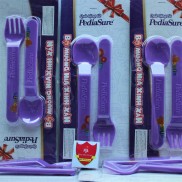 Bộ muỗng nĩa nhựa cho bé Pediasure giúp bé tập làm quen với việc tự xúc ăn