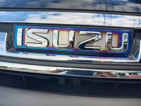 ครอบLOGO ISUZU ไทเท (ไทเทใน เงินนอก)ครอบโลโก้อีซูซุ isuzu D-max 2012-2019 ไดร์ไทเทเนียมทอง เพื่อเพิ่มความสปอร์ตให้กับรถของคุณ งานแสตนเลส