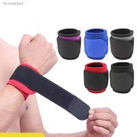 ✻ Sport Wristband Adjustable Sports Wrist Brace Injury Wrap Bandage Support Gym Strap Wristband Gym Safety Protector 1Pcs