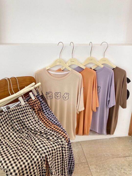 พร้อมส่ง-ชุดลำลอง-ชุดนอน-แฟชั่น-สไตล์มินิมอล-เซทชุดนอน-เสื้อคอกลมแขนสั้น-กางเกงลายสก๊อต-free-size
