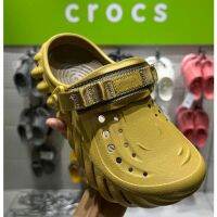 The new Crocsˉ Echo Clog looks like Salehe bembury two-color waterproof rubber shoes