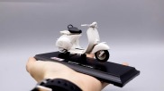 Mô hình xe Vespa 150 1956 white 1 18 Maisto 7070L