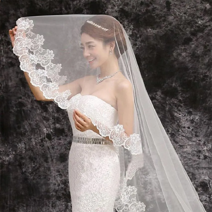 Fantasy Bride Store Elegant 4 Meters Long Lace Edge One Layer Tulle Bridal Veil with Comb White / 350cm