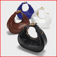 Cnkˉwomens bag 2022charlesˉ&amp;keithˉnew solid color chain shoulder crescent bag