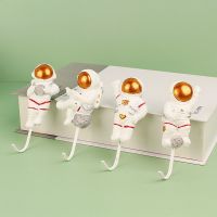 【YF】 Cartoon Astronaut Hooking No Trace Strong Viscose Hook Kitchen Hooks for Utensils Punching Wall Hanger Behind The Door