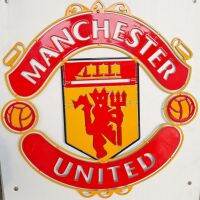 โลโก้ Manchester United วัสดุเหล็กตัดเลเซอร์ขนาด 60 * 60 cm แบบเหล็กเต็มแขวนติดผนัง เหล็กหนา 3 มิลลิเมตร น้ำหนัก 4.5 กิโลกรัมพ่นสีเหมือนจริงใช้สี 2K สีพ่นรถยนต์ภายนอก สวยงามคงทนไม่ลอกไม่ร่อนไม่เป็นสนิมติดตั้งได้ทั้งภายนอกภายในอาคารบ้านเรือน