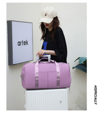 【one pis】กระเป๋ายิมผู้หญิง กระเป๋าเดินทางกันน้ำสีทึบความจุขนาดใหญ่  กระเป๋าถือแบบสบาย ๆ