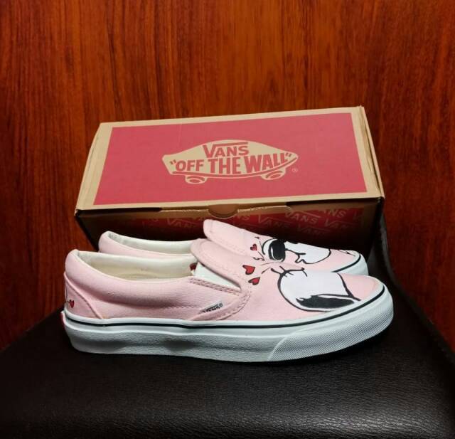 vans-snoopy-รองเท้าลําลอง-สวมหุ้มข้อ-สําหรับสตรี-สีชมพูมุก-พรีเมี่ยม-ของแท้