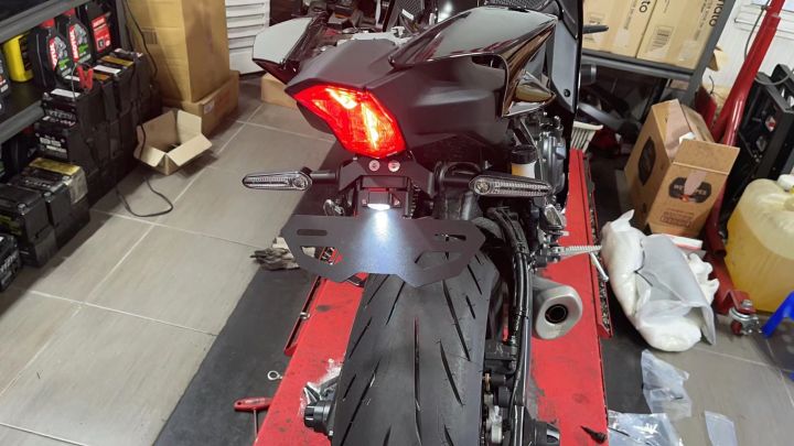 v2ขายึดกรอบป้ายทะเบียนสำหรับ-yamaha-yzf-r7-2021-2022-dudukan-plat-ไฟแผ่นป้ายทะเบียนรถยนต์ด้านหลัง-led