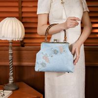 Hot selling womens bag ancient style cheongsam retro embroidery printing handmade crossbody national tide