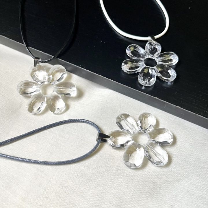 update-necklace-winkk-flower-vintage