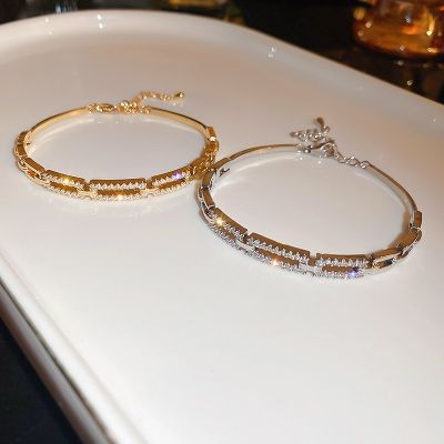 2023 New Korean Exquisite Square Hollow Bracelet Fashion Temperament Simple Bracelet Elegant Ladies Jewelry