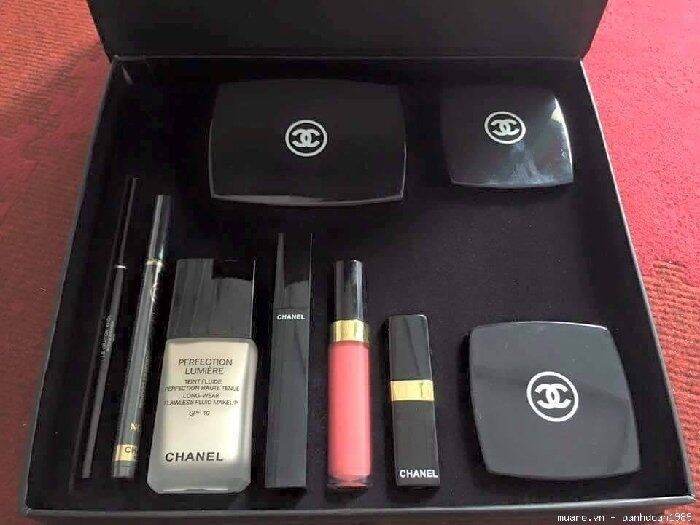 BỘ MỸ PHẨM TRANG ĐIỂM CAO CẤP COMBO 9 MÓN SIÊU QUYẾN RŨ CHO BẠN BỘ MỸ PHẨM TRANG ĐIỂM CAO CẤP COMBO 9 MÓN SIÊU QUYẾN RŨ CHO BẠN