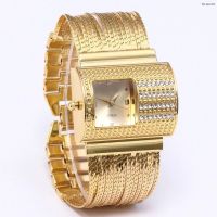 ⌚ นาฬิกาแฟชั่น⌚ The new joker small dial diamond-encrusted bracelet watch fashion and personality trend quartz wrist